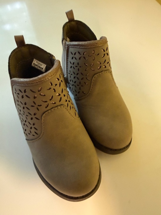 OshKosh B'gosh Other - OshKosh B'gosh Taupe Girls Ankle Boots with Cutout Detail